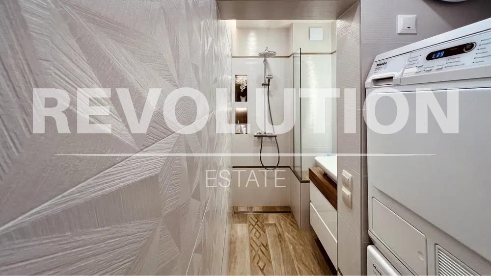 Дава се под наем Тристаен апартамент в Варна, Център - 90 кв.м за 1200 € - Снимка #10