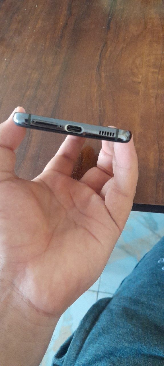 Samsung Galaxy S21 5g
Xotirasi 8/256
Xolati yaxshi 1-2 ta sarapina bor