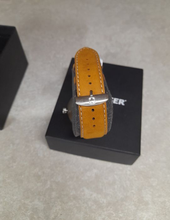 Швейцарски часовник WENGER URBAN CLASSIC 
Унисекс часовник