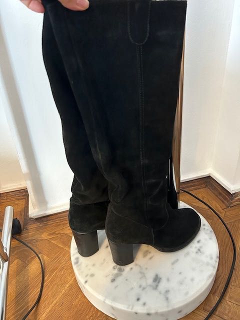 01 Cizme negre piele întoarsă, Italia  40/41 – calapod larg