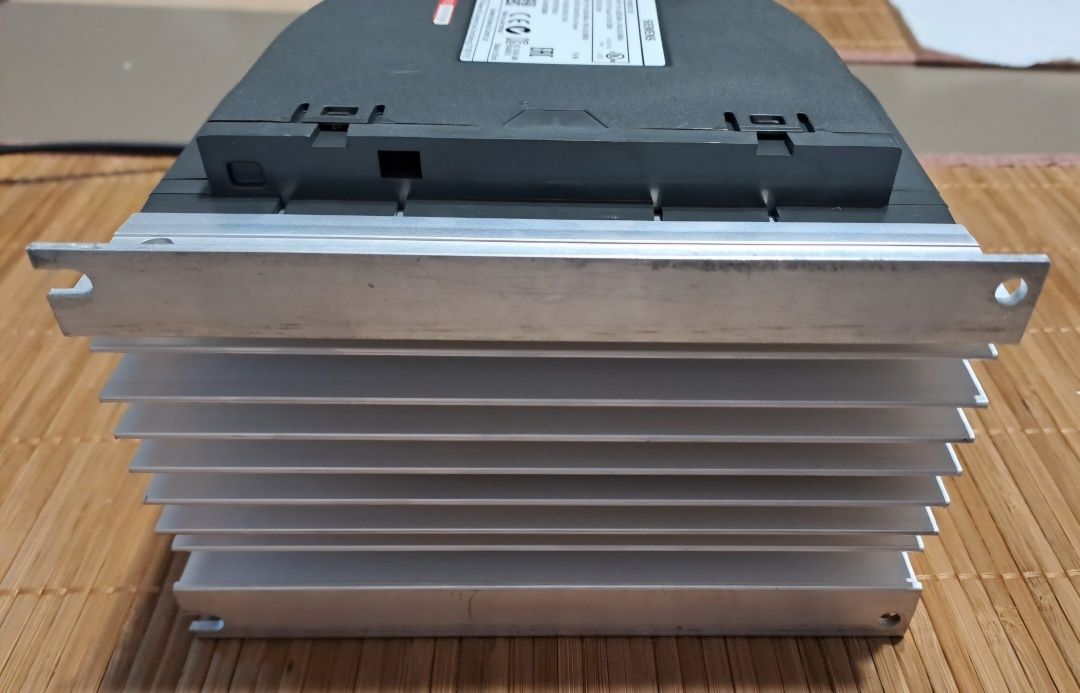 Convertizor frecventa SIEMENS 0,37kW, alim. 230V, iesire 3 faze