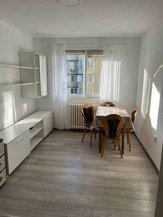 Închiriez apartament cu 2 camere, etaj 2