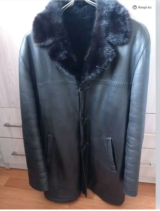 Кожанная дубленка с норковым воротником.