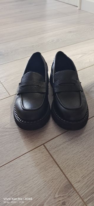 Срочно продам женский туфли