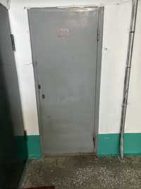 Продам металлическую дверь