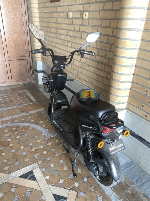 Skuter bonvi sotilada pochti yangi