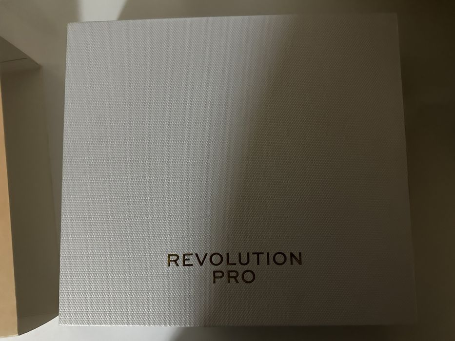 4 палитри сенки за очи Revolution Pro