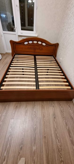 Продам двухспальную кровать