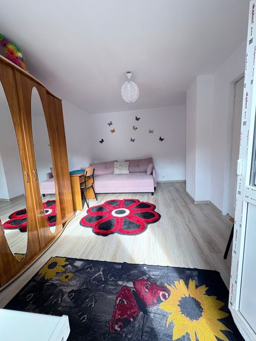 Vand Garsoniera, etajul 1 cu Balcon , Uricani