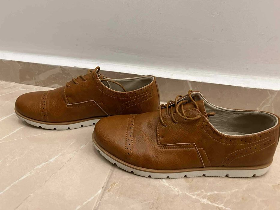 Дамски обувки в кафяв цвят