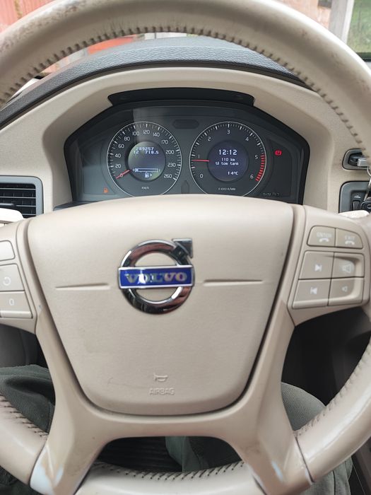 Vând Volvo  V 70