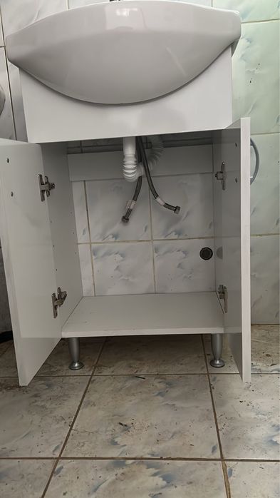dulap, lavoar plus baterie