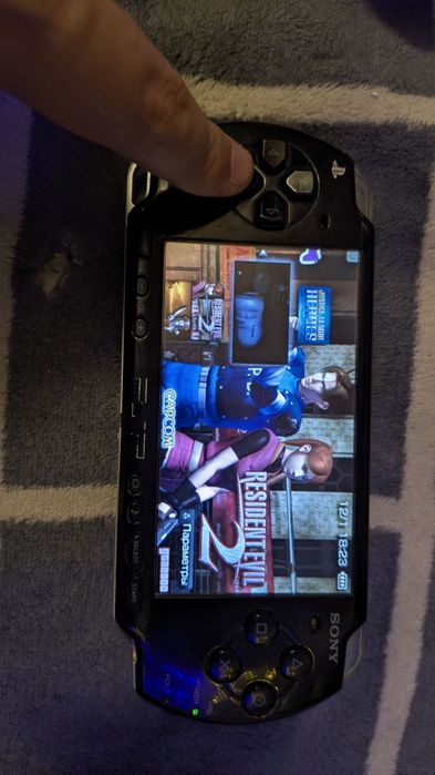 Psp 2000 состояние отличное батарея держит 4-5 часов