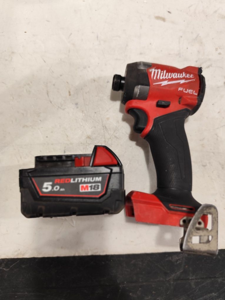 Безчетков акумулаторен импактдрайвър Милуоки Milwaukee M18 FID3 + 5Ah