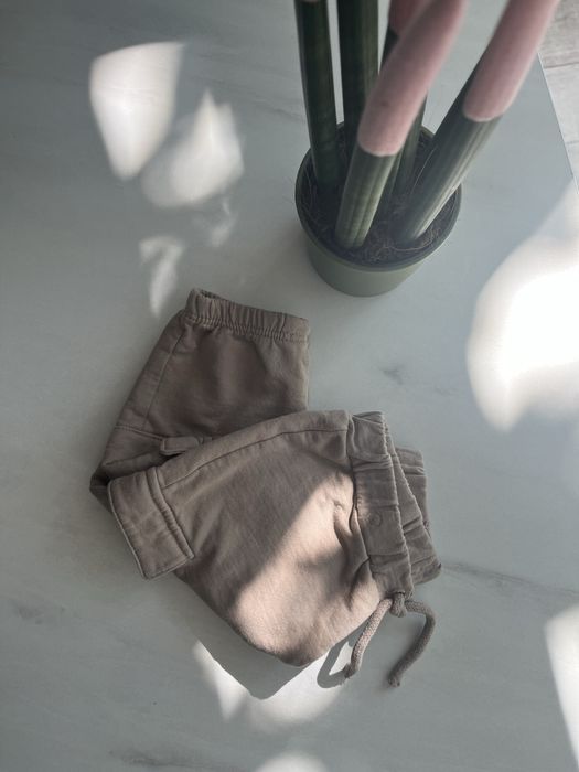 Pantaloni bebe marimea 68