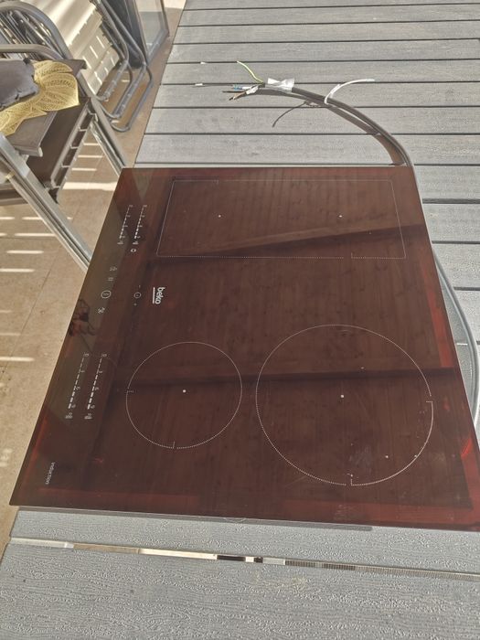 Plită electrică cu inducție Beko