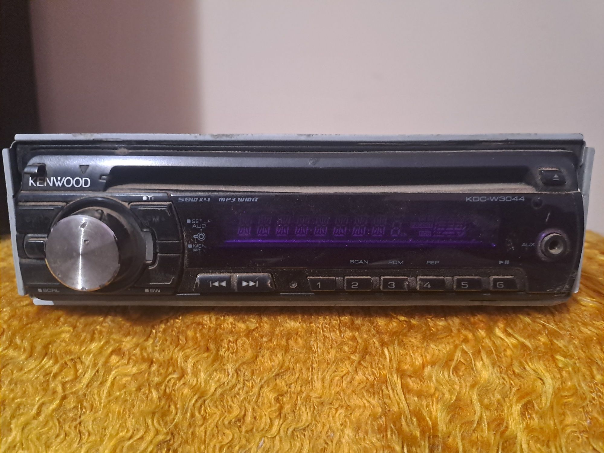 Продавам радио за кола KENWOOD