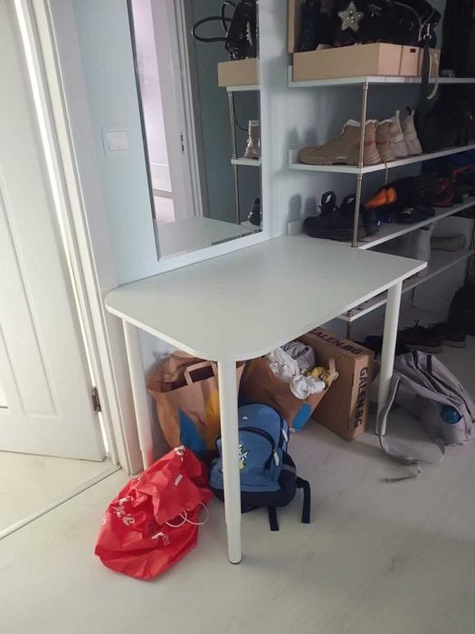 Маса Бюро с регулируеми крака