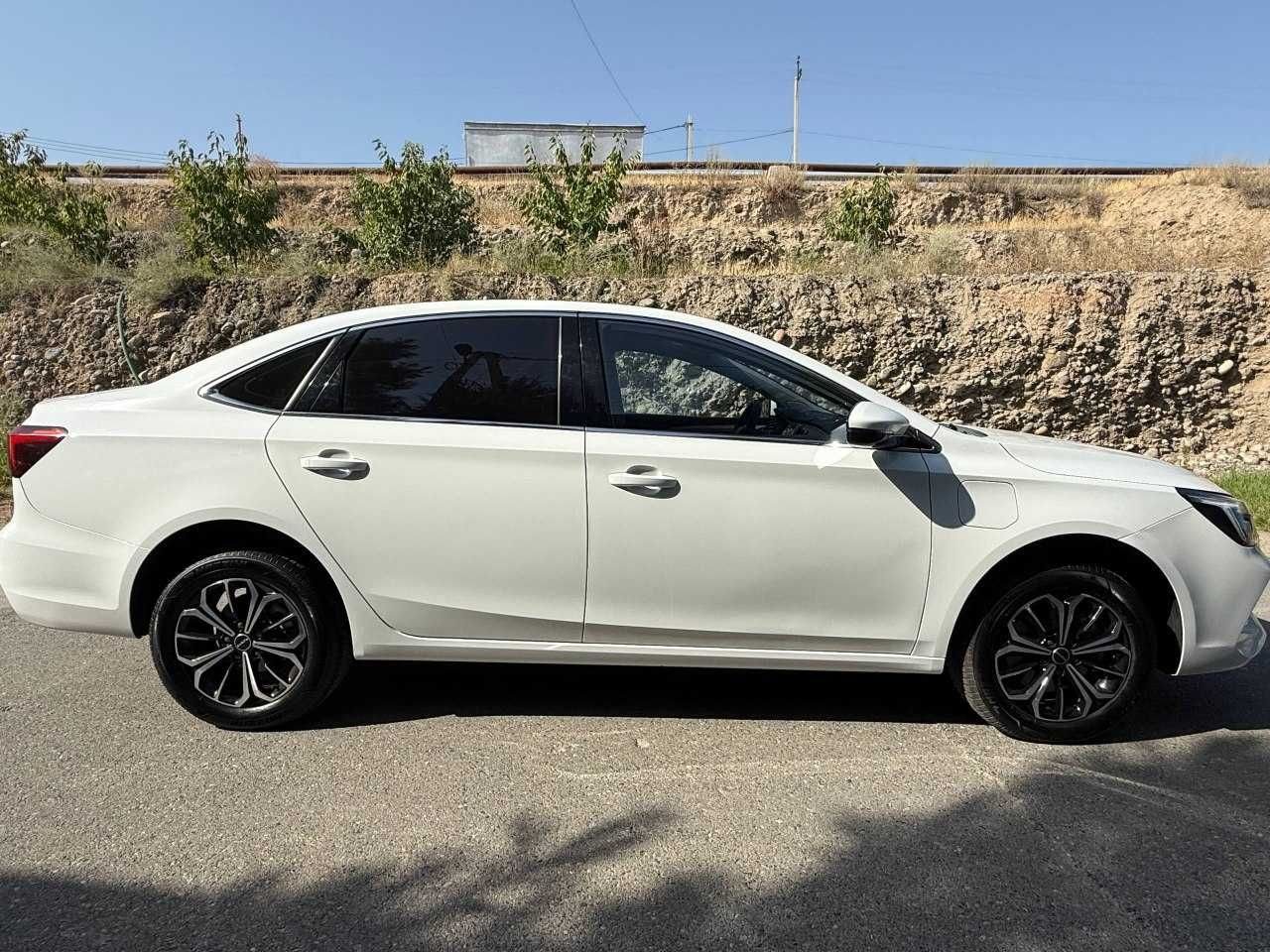 Продаётся машина Roewe i6 Max EV