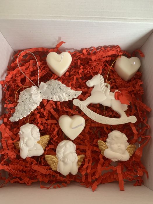 Коледна украса (свещник,малки къщички за декорация,коледни играчки)