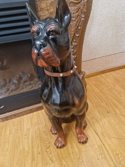 Большая  фигура собаки