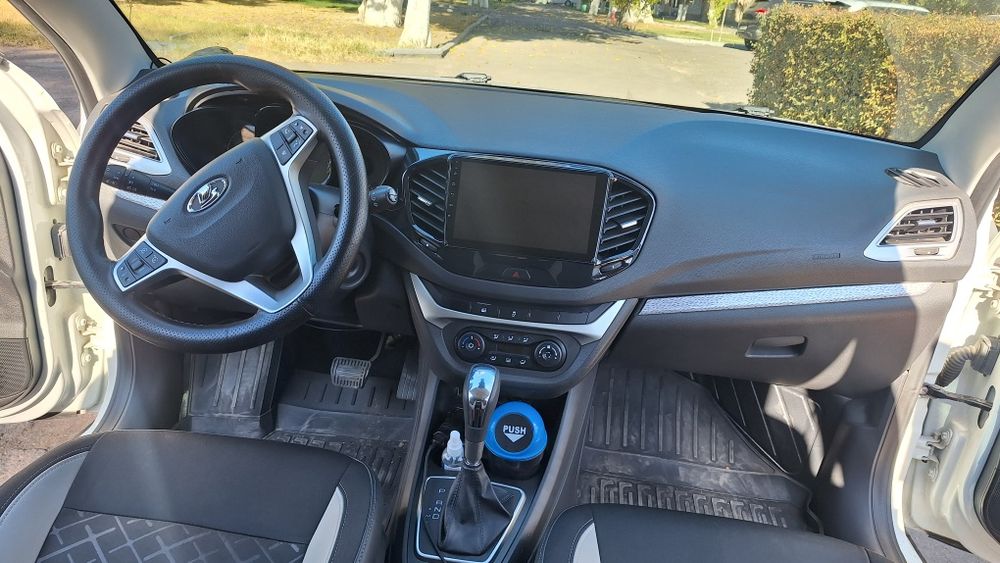 Продаю СВОЮ Ладу весту св кросс