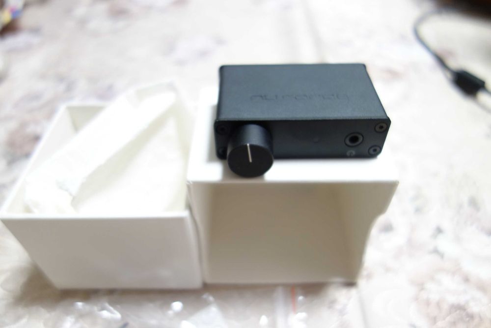 USB мини дак NUFORCE uDAC3 и усилвател за слушалки