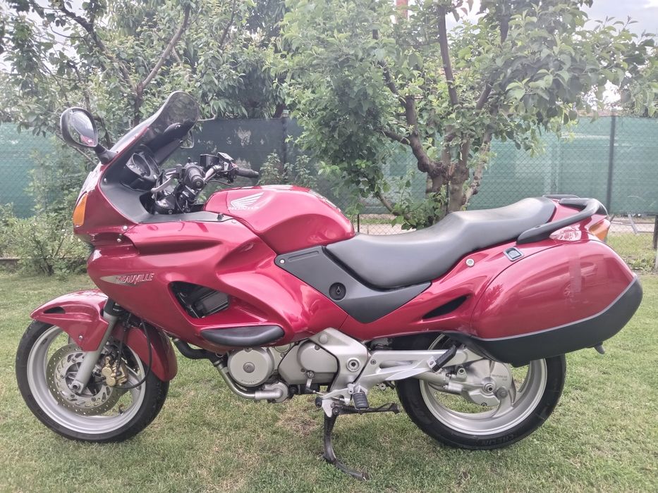 Honda deauville NT650