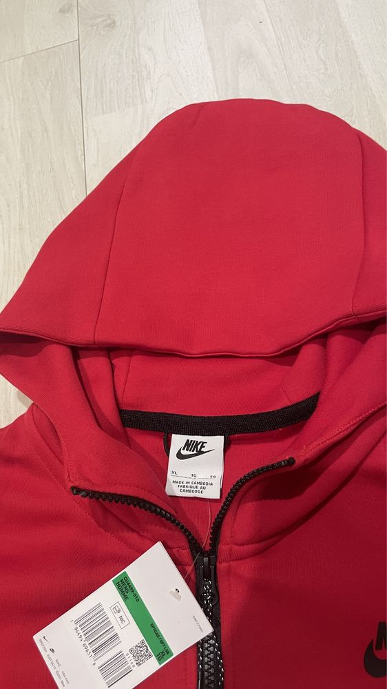 Bluza Nike Tech Fleece Rosu, nou cu eticheta