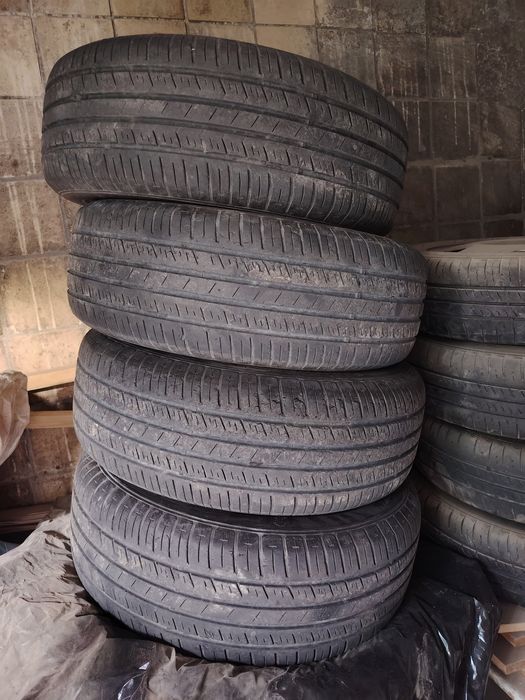 Продаются авто шини 14 размера с дисками в комплекте