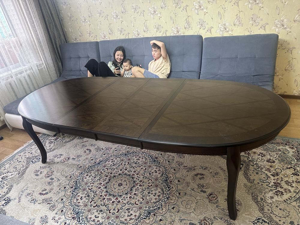 Продам стол 2-3 м