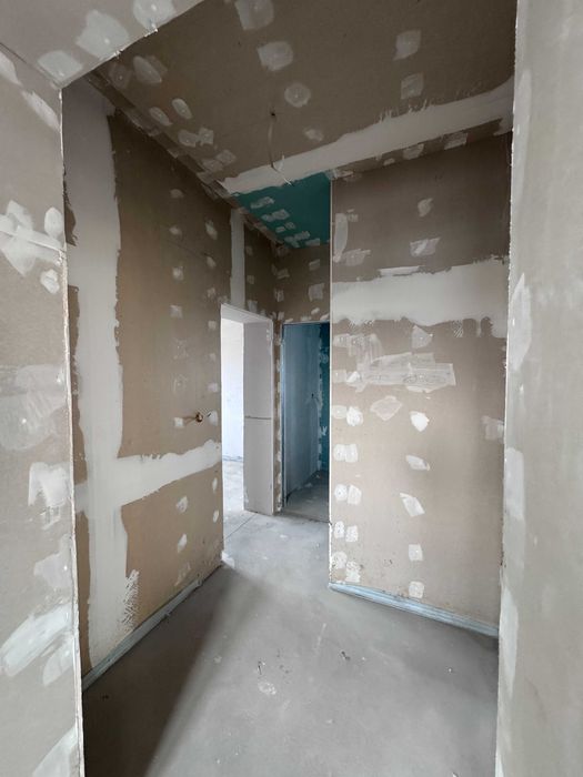 Реновирана двуетажна къща с двор и 4 спални в Трилистник