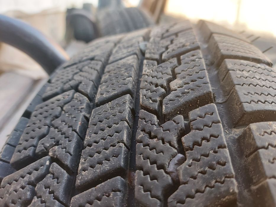 Зимние шины,почти новые