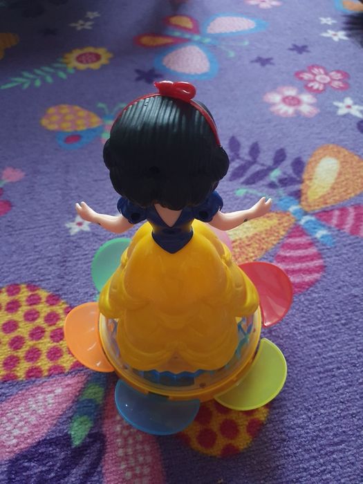 Пееща и танцуваща кукла спящата красавица. Като нова е!