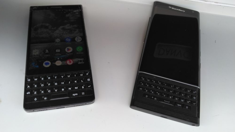 Blackberry Key2  si Blackberry Priv