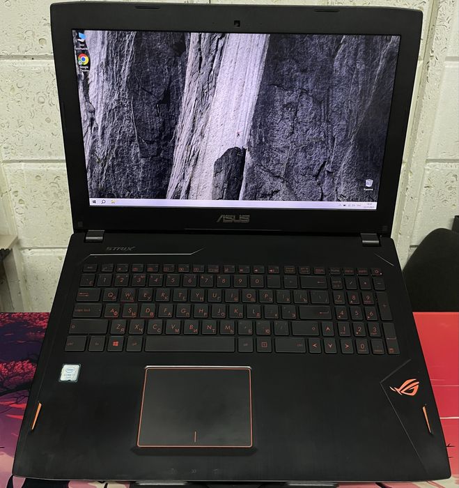 Игровой ноутбук ASUS (i5-7300HQ/ 16GB D4/ GTX1060/ 256GB M.2/ 1TB HDD)