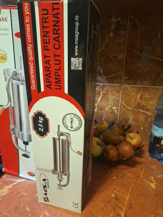 Aparat pentru umplut carnati