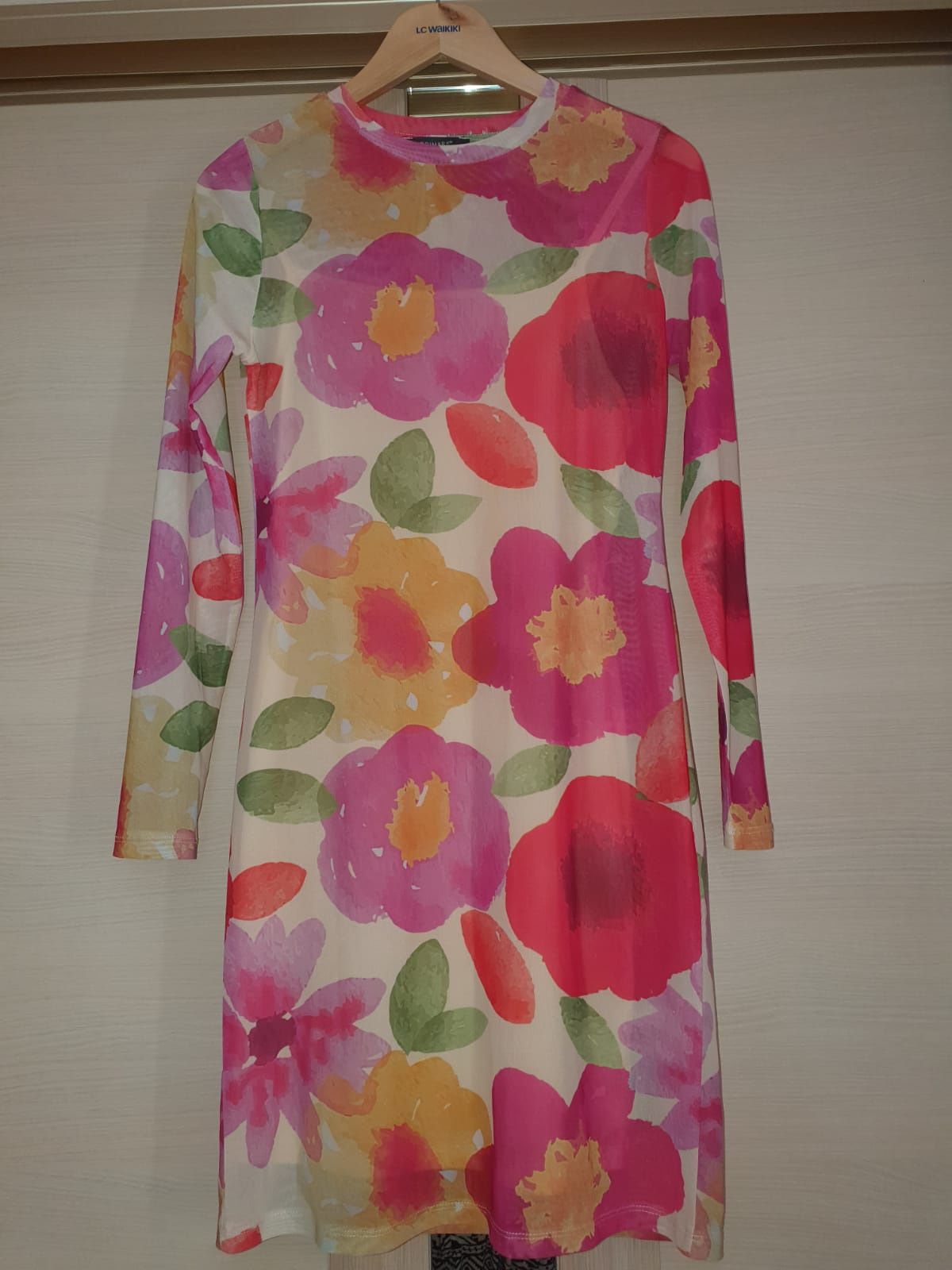 Rochie mulata pe corp  cu flori mărimea S