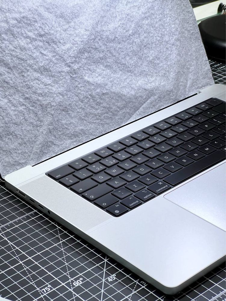 Macbook pro 16 M2 MAX