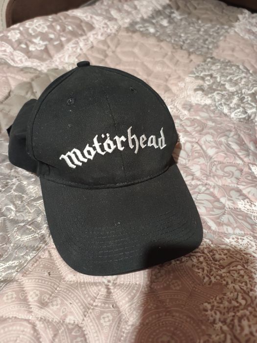 Шапка с козирка с бял надпис Моторхед  Motorhead