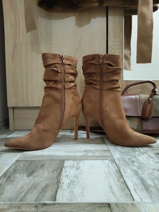 Дамски лот от палто и боти