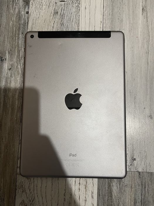 Vand tabelta ipad gen 6 ! Modelul mare