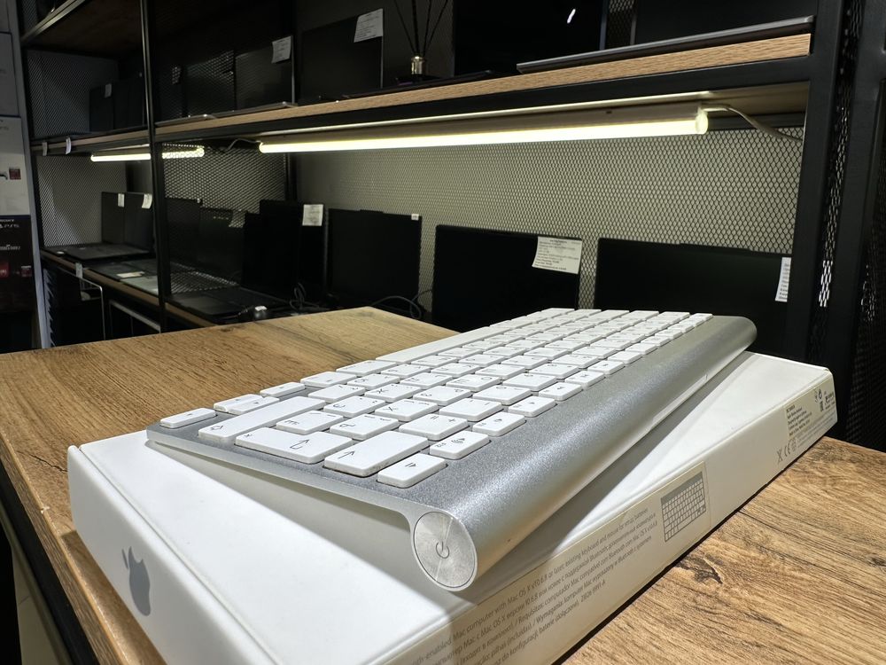 Клавиатура Apple Wireless KeyBoard, полный комплект, 9903/А10