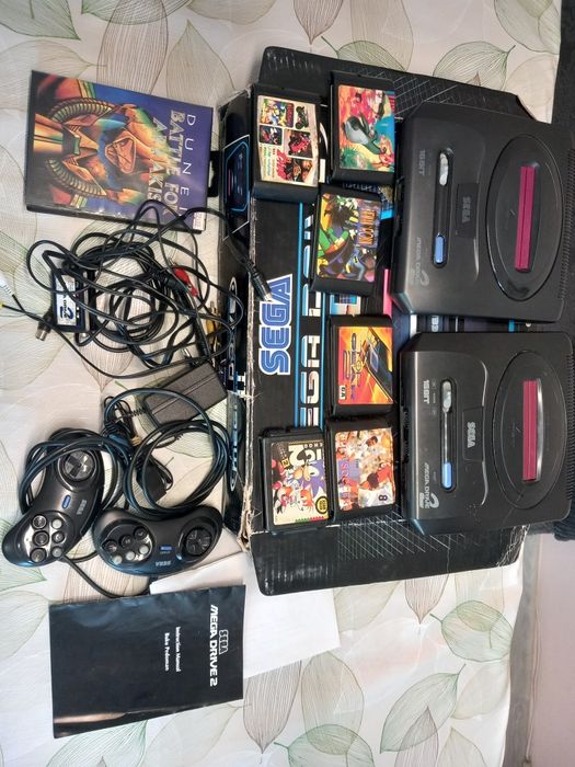 Продавам SEGA MEGA DRIVE 2  с 1 джойстик  и дискети