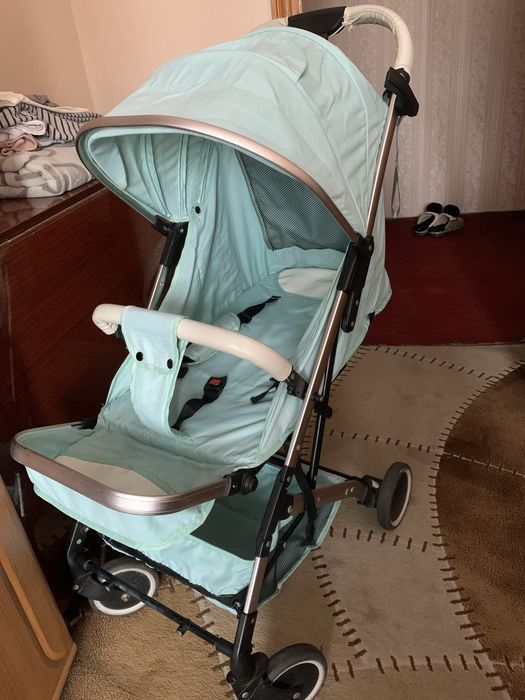 Продам удобную легкую коляску