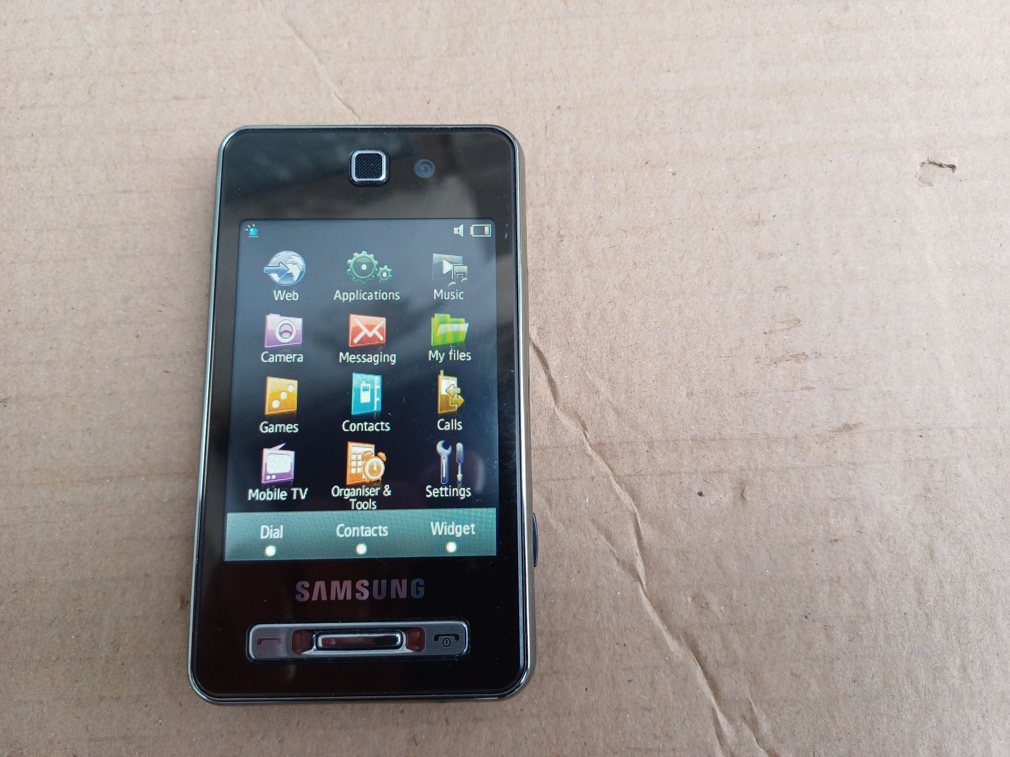 Telefon de colectie Samsung SGH-F480V in stare foarte buna.
