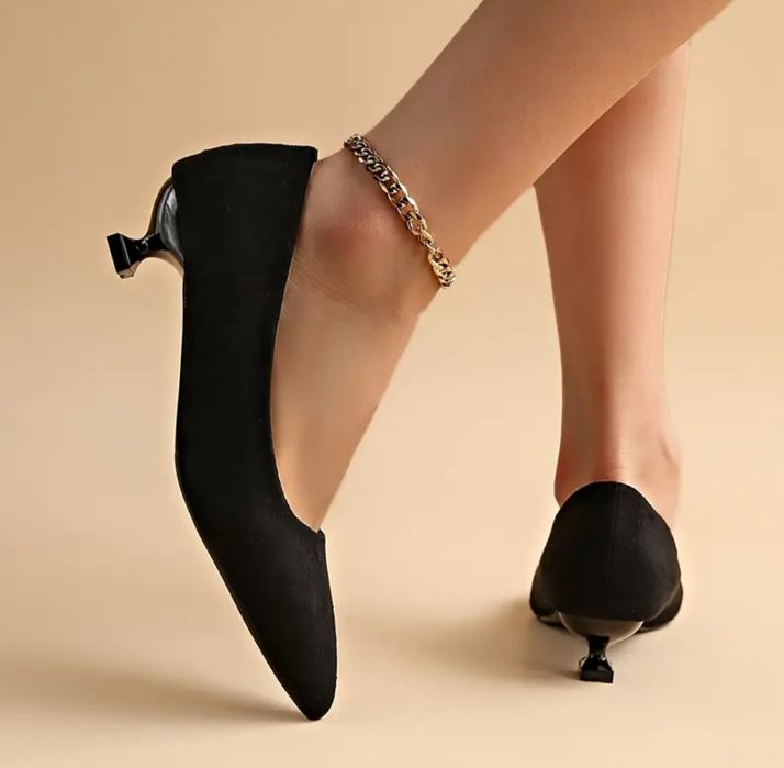 Красиви велурени обувки