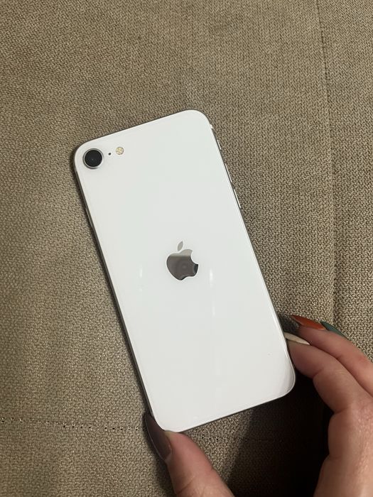 IPhone SE 2020 отлично състояние