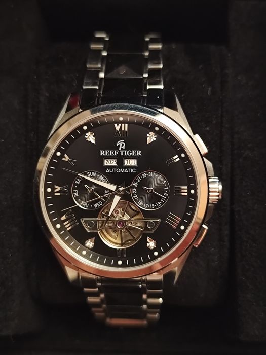 Продам мужские наручные часы.