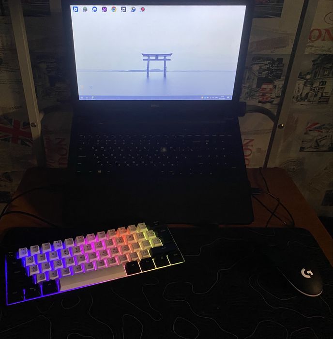 Ноутбук в хорошем состоянии (нет 1 кнопки а так целый)